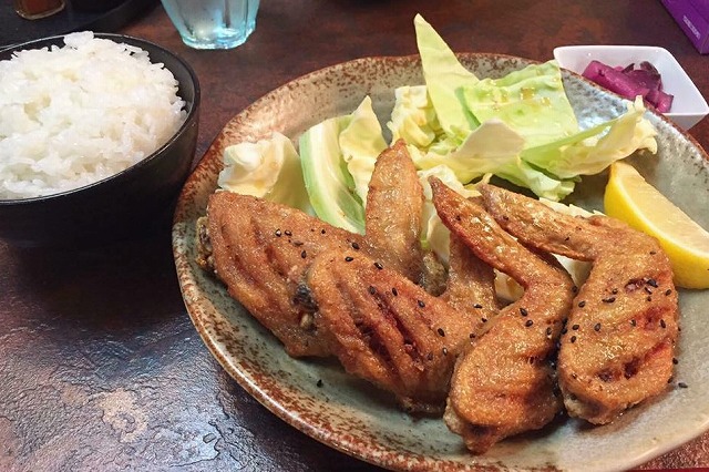 手羽先　　防府市　夜ご飯　絶品フィリピン料理なら　居酒屋おいちゃんのうどん